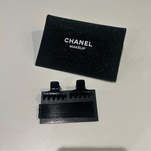 CHANEL Elegant Black Hair Clips